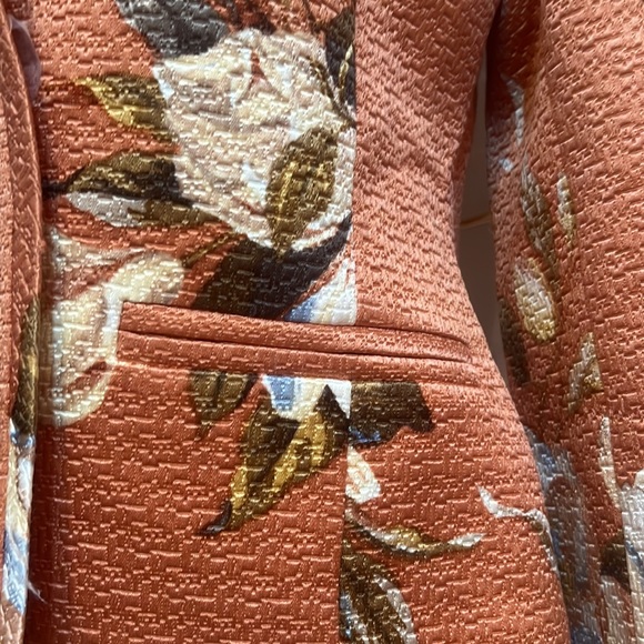 Absolutely beautiful open jacket. - Picture 3 of 7